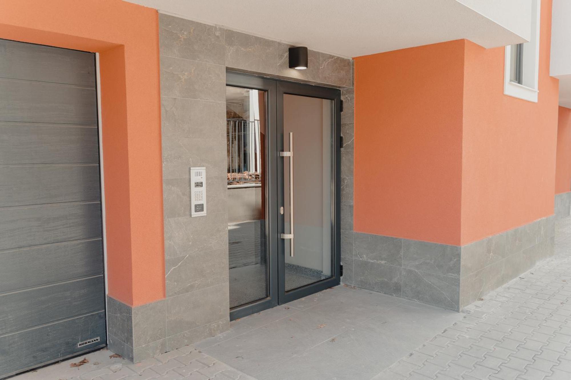 Hugo Apartamento Varna Exterior foto
